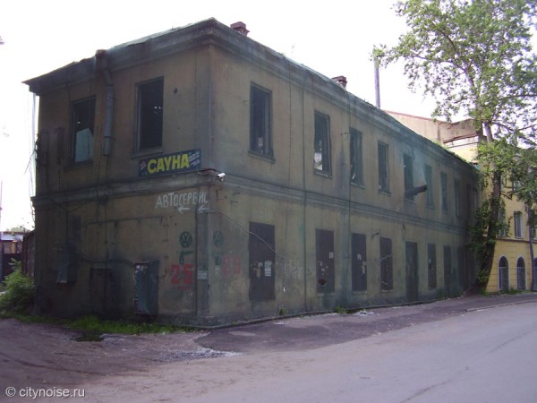 Заброшенное здание на наб. Смоленки, 21, Петербург